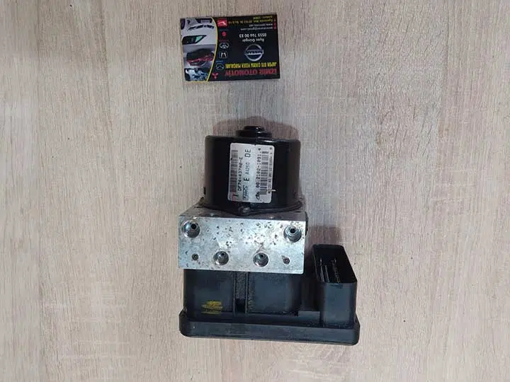 mazdaki-orijinal-ABS-pompası-(ABS beyni) Mazdaki Orijinal ABS Pompası (ABS Beyni)